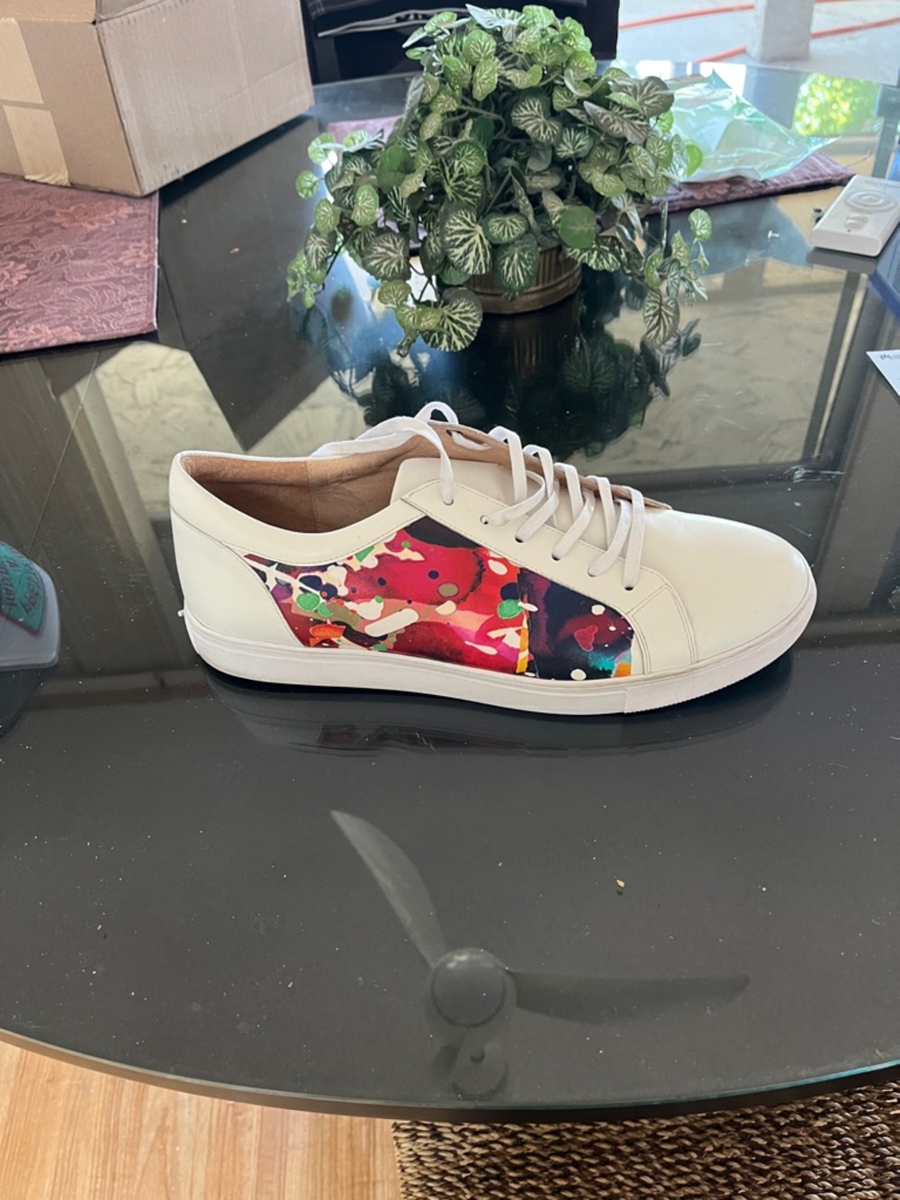 Robert Graham Men’s Sneakers White Abstract design size 13